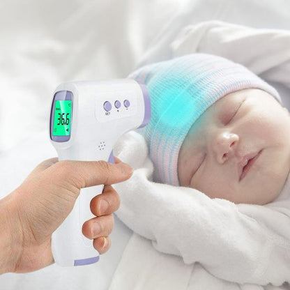 Thermometre frontale avec bebe qui dort